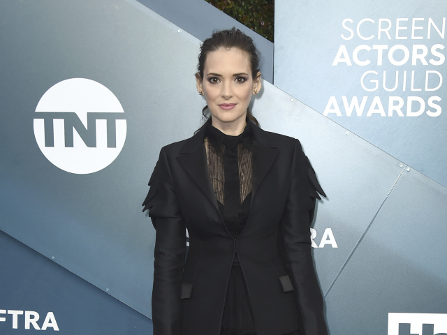 Herečka Winona Ryder v šatách Christian Dior Haute Couture. 