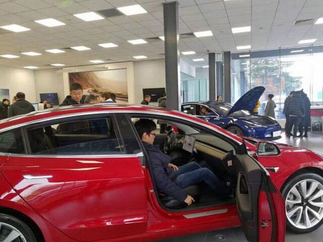 Tesla - predajňa Šanghaj