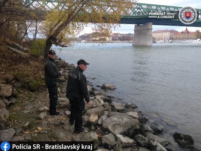 polícia dunaj breh pátranie policajt