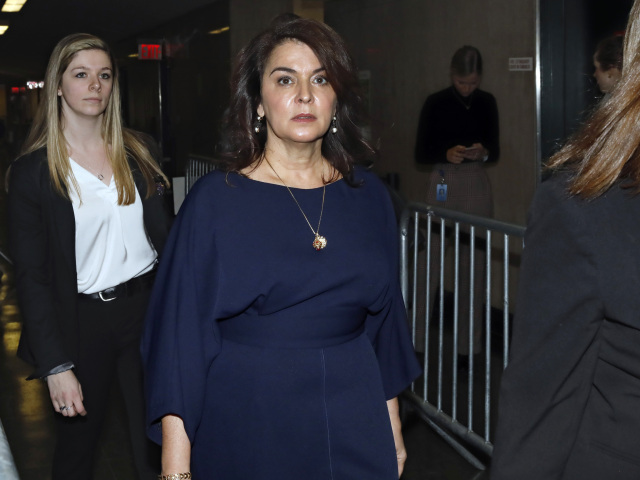 Herečka Annabella Sciorra bola predvolaná ako svedkyňa na súdny proces s Harveym Weinsteinom.