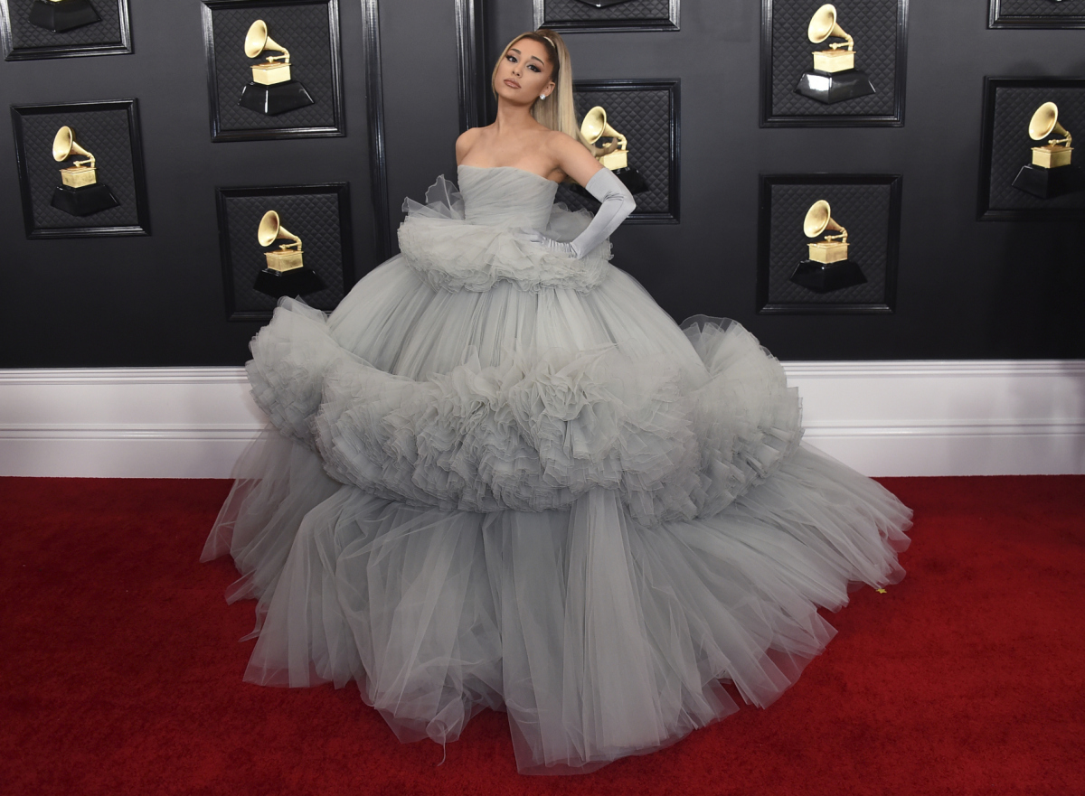 Speváčka Ariana Grande v róbe Giambattista Valli Haute Couture.