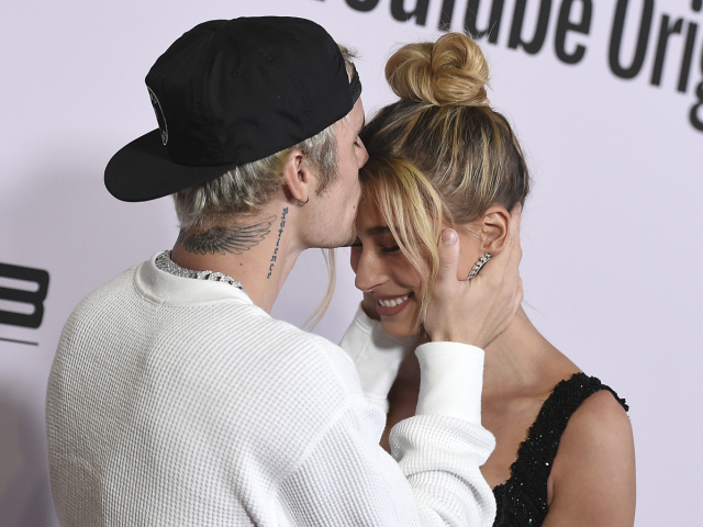 Spevák Justin Bieber a jeho manželka Hailey Baldwin na premiére novinky Justin Bieber: Seasons.