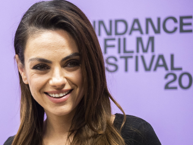 Herečka Mila Kunis na premiére filmu Four Good Days.