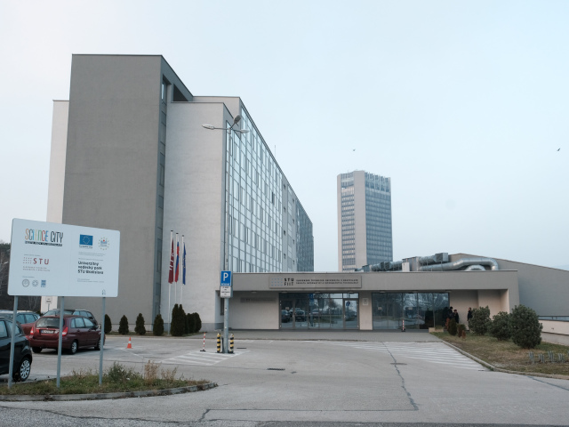 STU, FIIT, Fakulta informatiky a informačných technológií STU