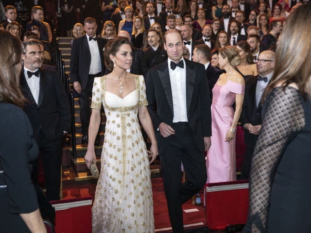 Princ William a jeho manželka Kate, vojvodkyňa z Cambridge prichádzajú na vyhlásenie cien BAFTA.