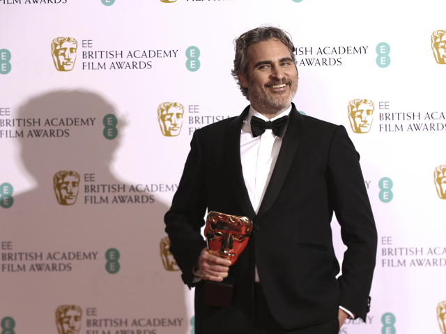 Herec Joaquin Phoenix získal cenu BAFTA za výkon vo filme Joker. 
