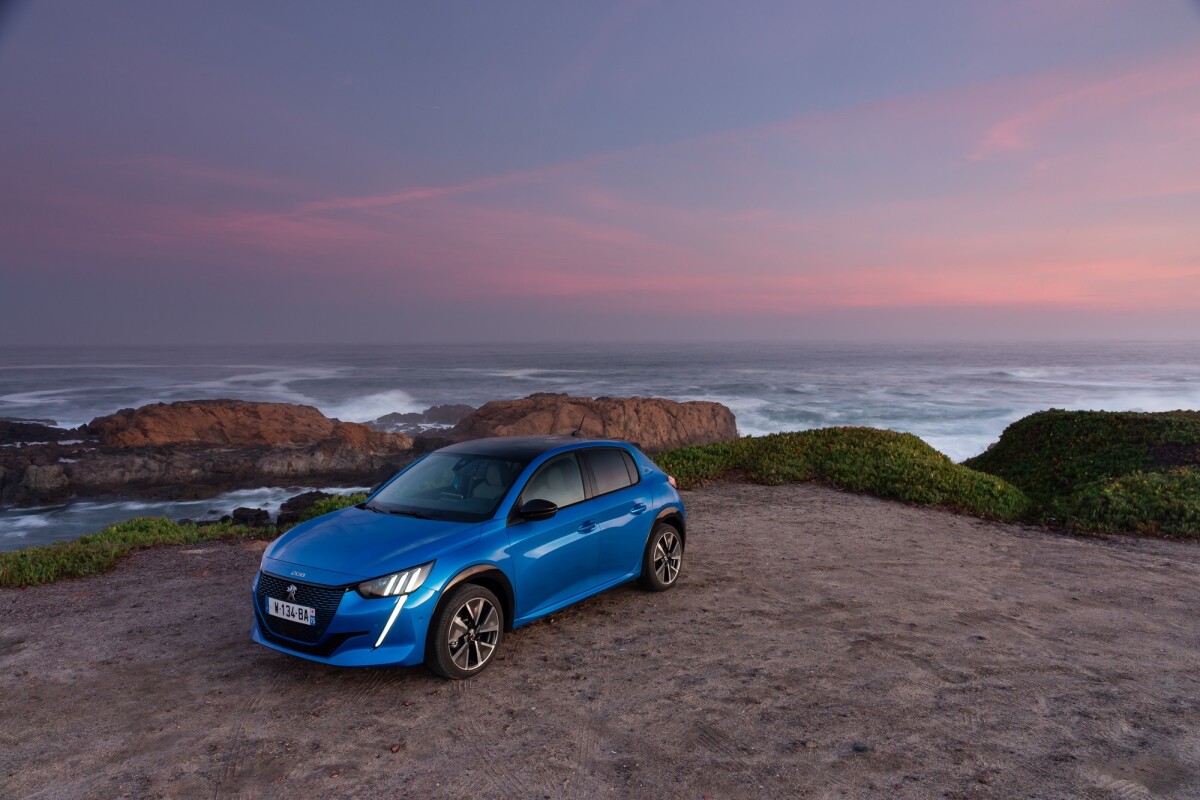 Peugeot e-208