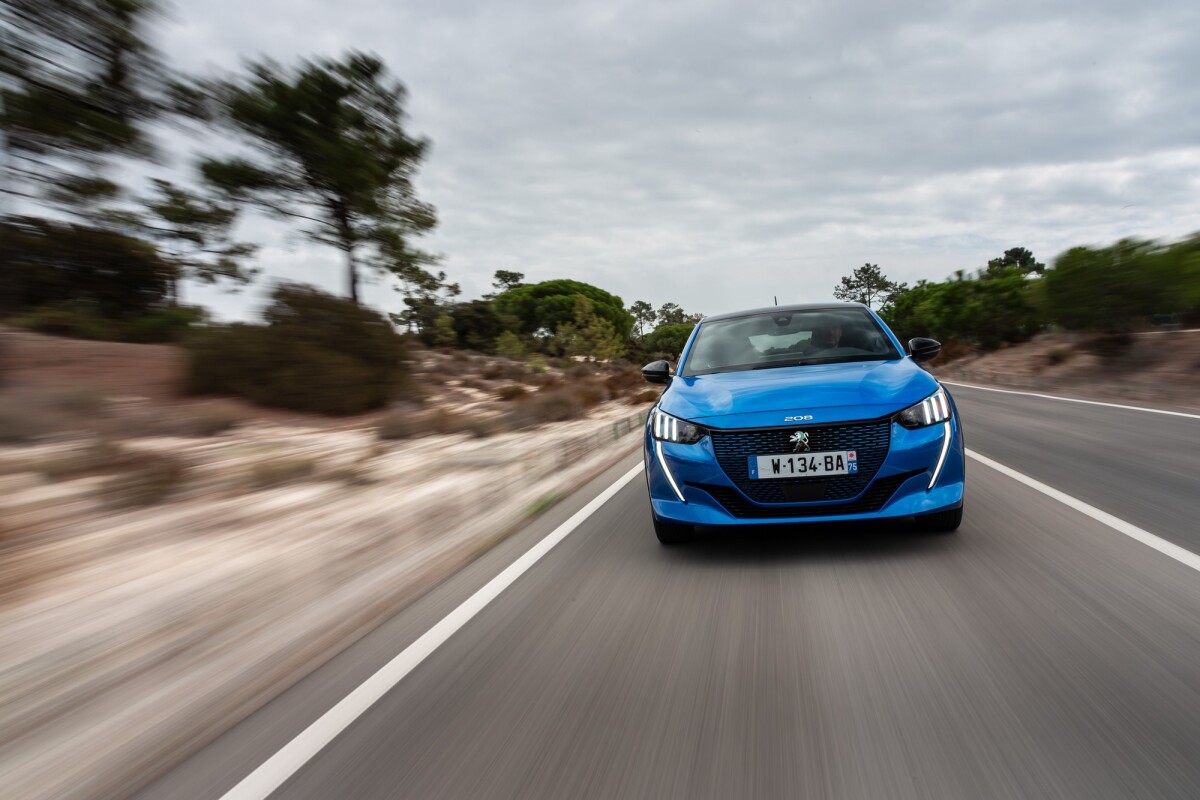 Peugeot e-208