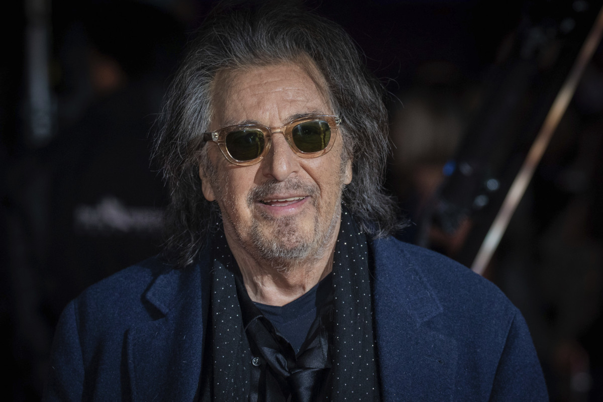 Herec Al Pacino pózuje fotografom pred vyhlásením cien BAFTA.