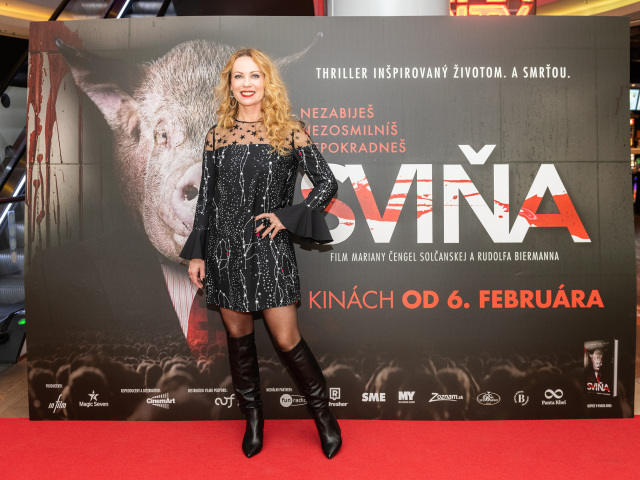 Herečka Diana Mórová v šatách Elisabetta Franchi. 
