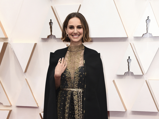 Herečka Natalie Portman v kreácii Christian Dior Haute Couture.