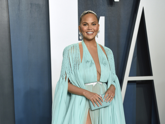 Modelka Chrissy Teigen v kreácii Georges Hobeika Haute Couture. 