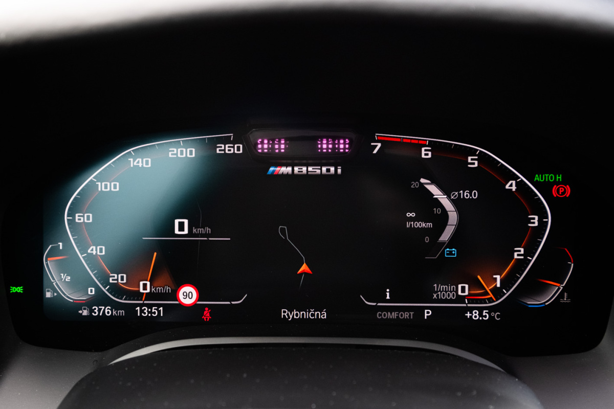 BMW M850i