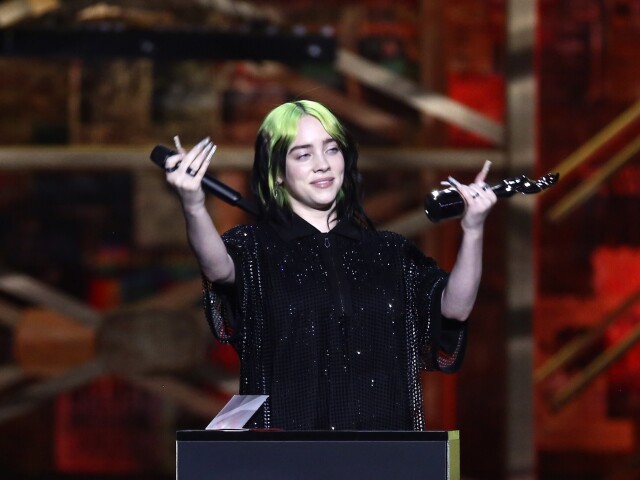 Speváčka Billie Eilish si odniesla cenu pre najlepšiu medzinárodnú umelkyňu.