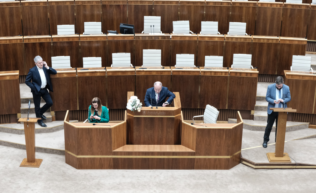 parlament, mimoriadna schodza, Poliačik, Mihál, , Suchánek,