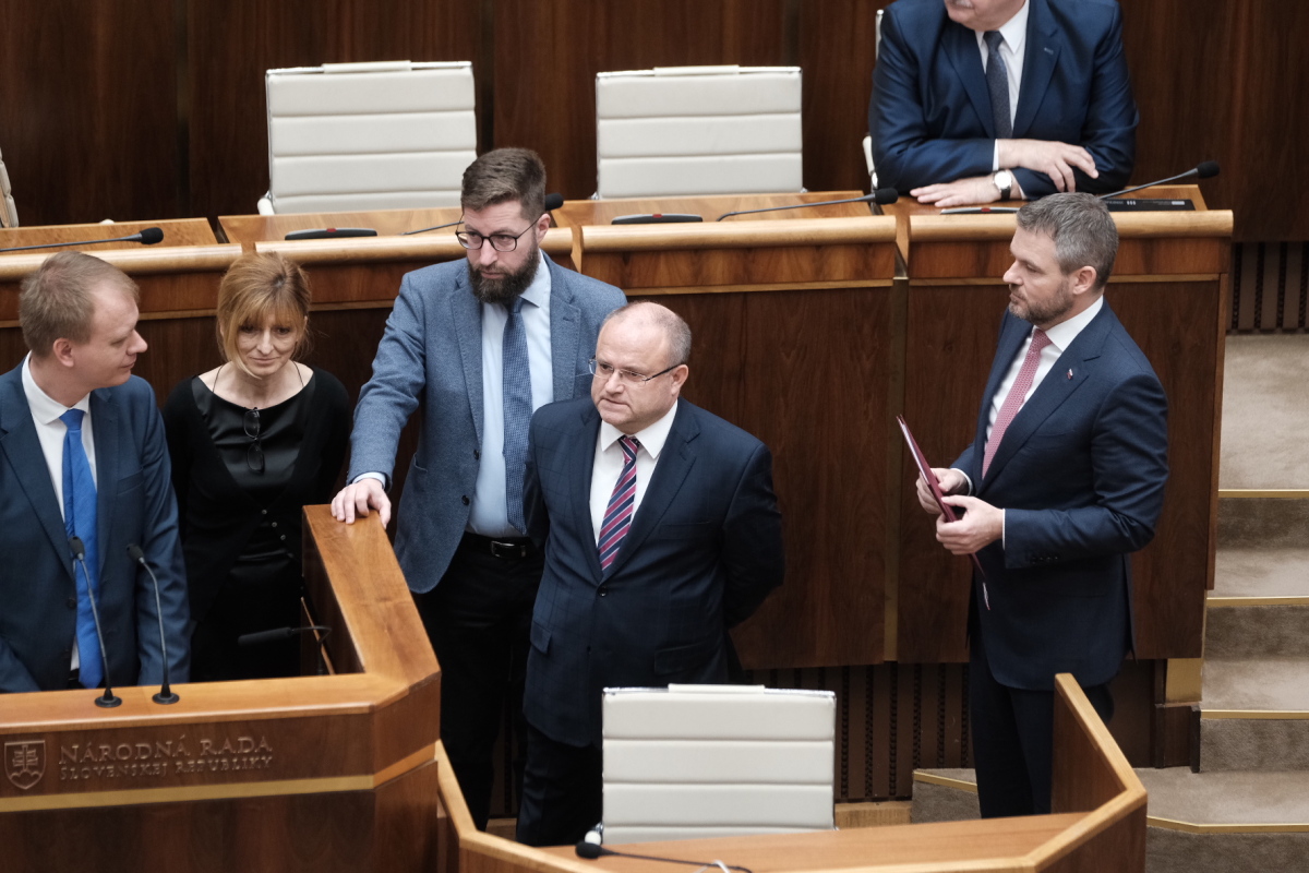 poslanci parlament