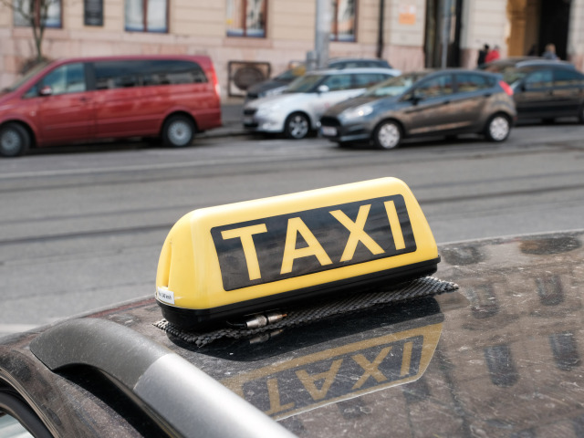 Taxi / Taxík / Taxikár /