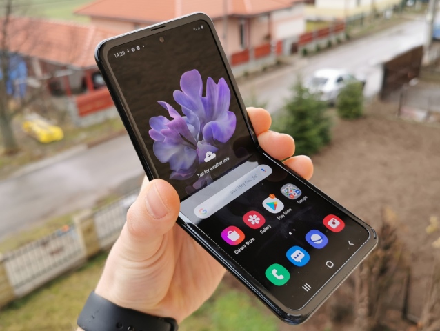 Galaxy Z Flip, Samsung, ohybný mobil