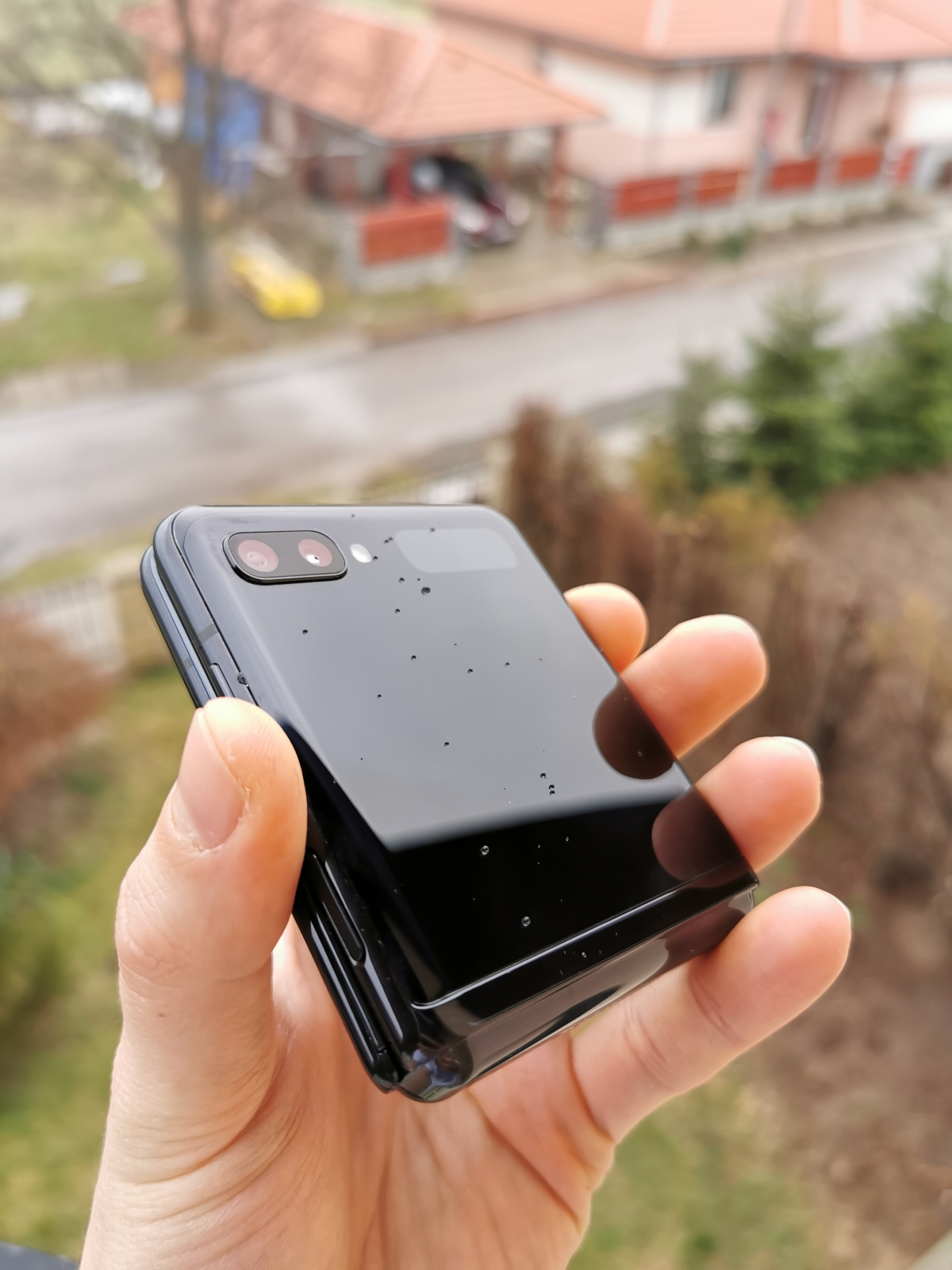 Galaxy Z Flip, Samsung, ohybný mobil