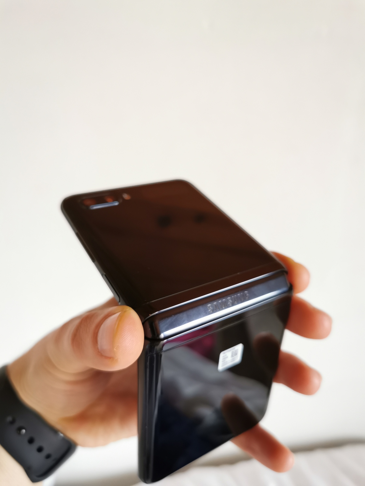 Galaxy Z Flip, Samsung, ohybný mobil