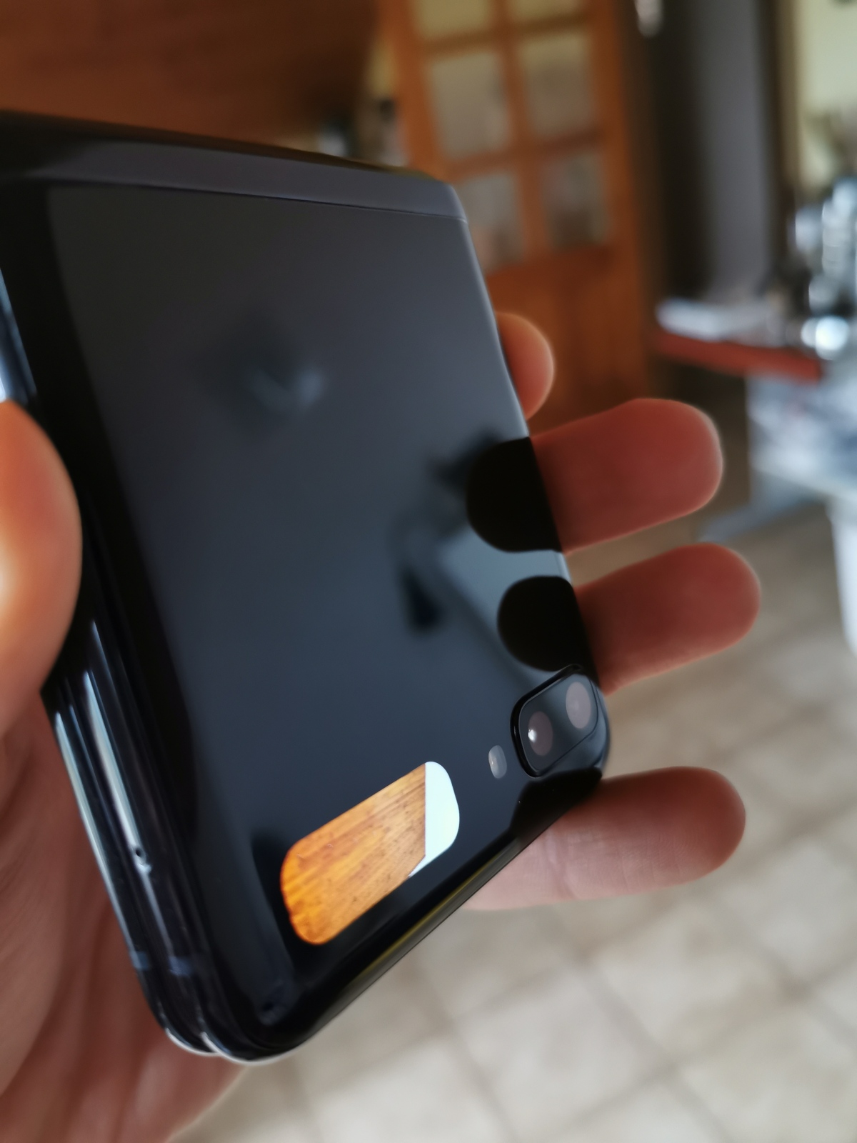 Galaxy Z Flip, Samsung, ohybný mobil