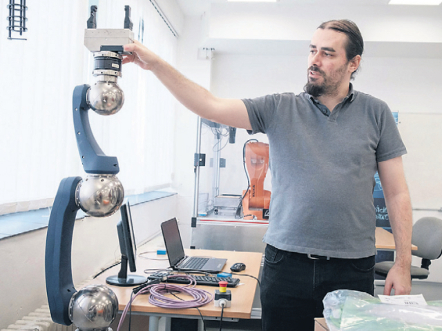 František Duchoň, robot
