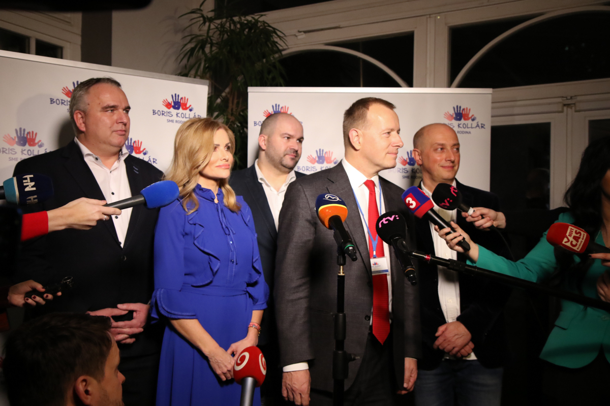 Volebná noc v centrále strany Sme rodina volby kollár