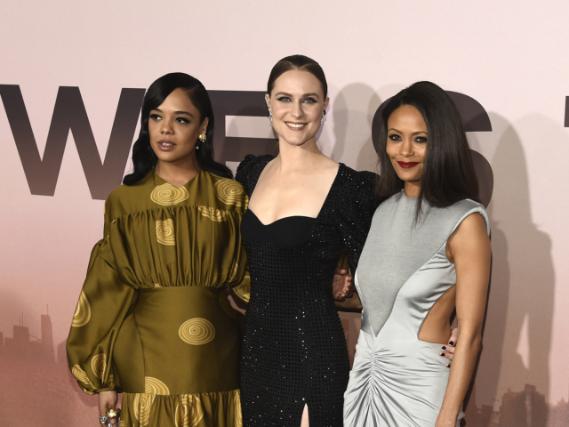 Zľava: Trio herečiek Tessa Thompson, Evan Rachel Wood a Thandie Newton.