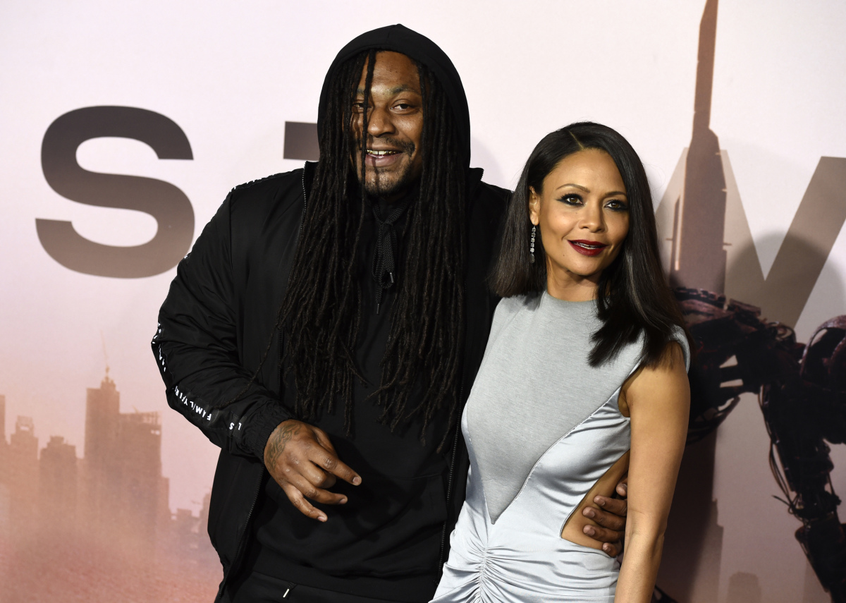 Hráč amerického futbalu Marshawn Lynch a herečka Thandie Newton.