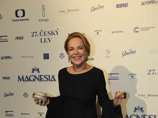Herečka Dagmar Havlová v čiernej večernej toalete vyzerala výborne. 