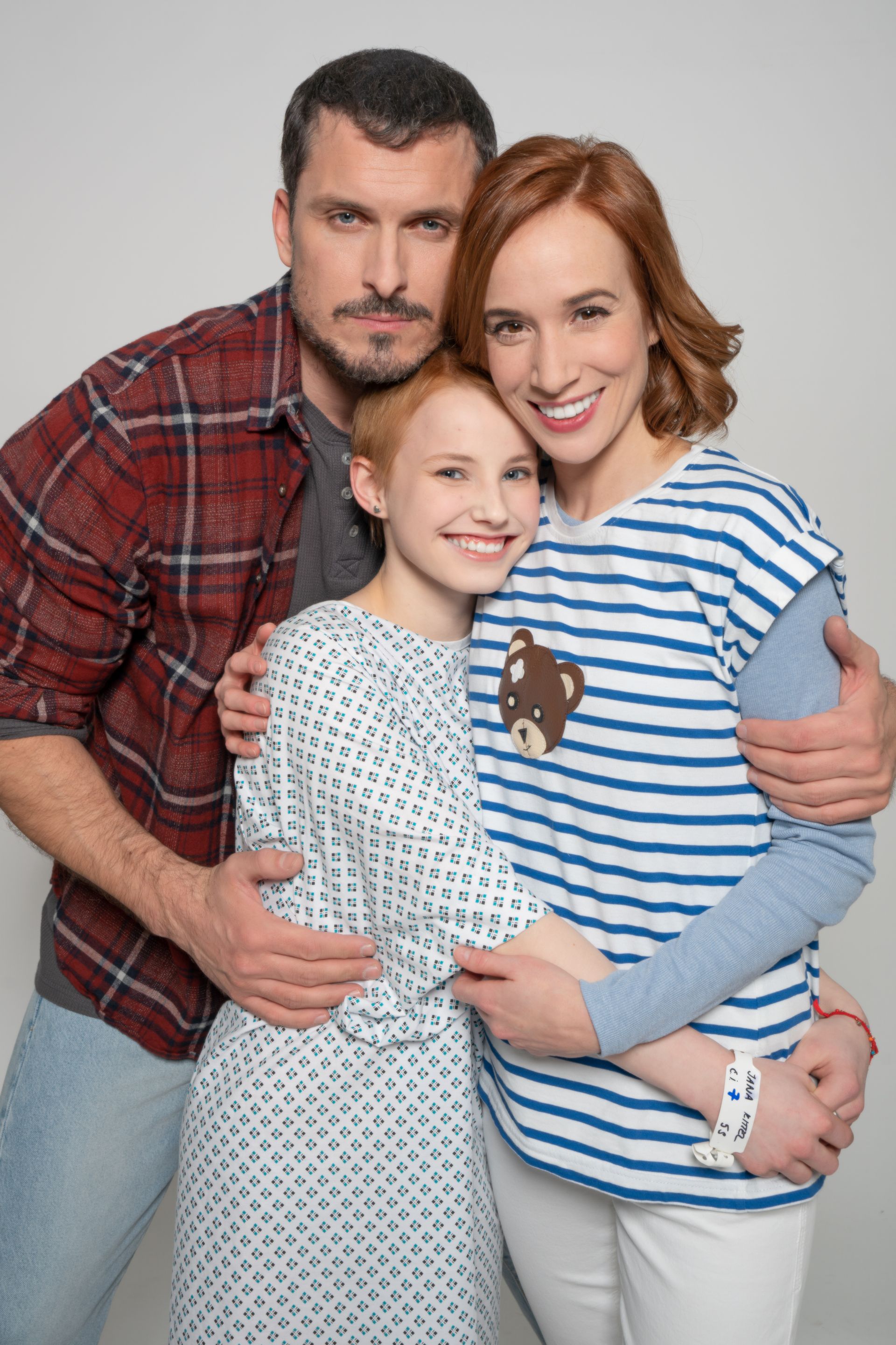 Hlavné trio postáv zo seriálu Jenny: Ján Koleník, Barbora "Bára" Očenášová a Táňa Pauhofová.