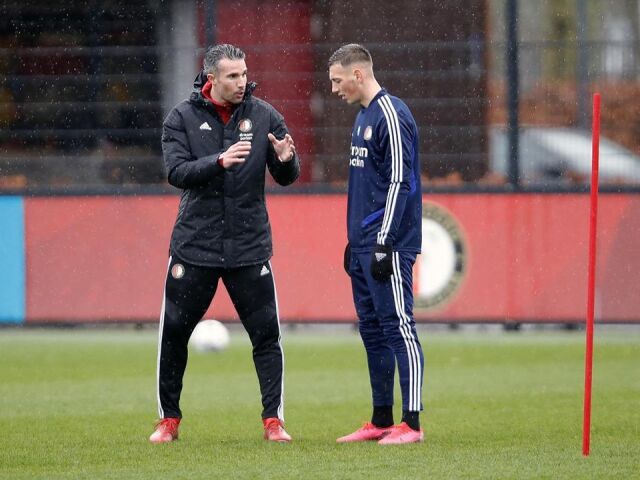 Róbert Boženík, Robin van Persie