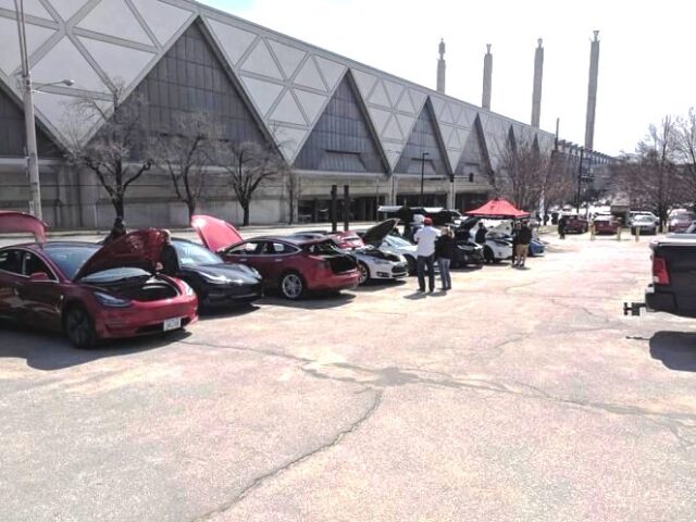 Tesla - autosalón Kansas