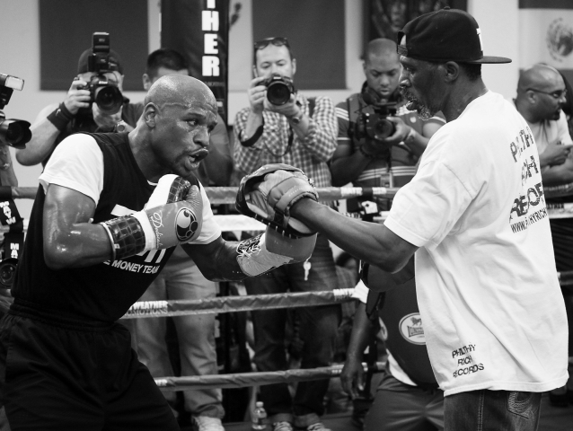 Mayweather Guerrero Boxing-e119c64e50ff415bbf43eb75efbbe705