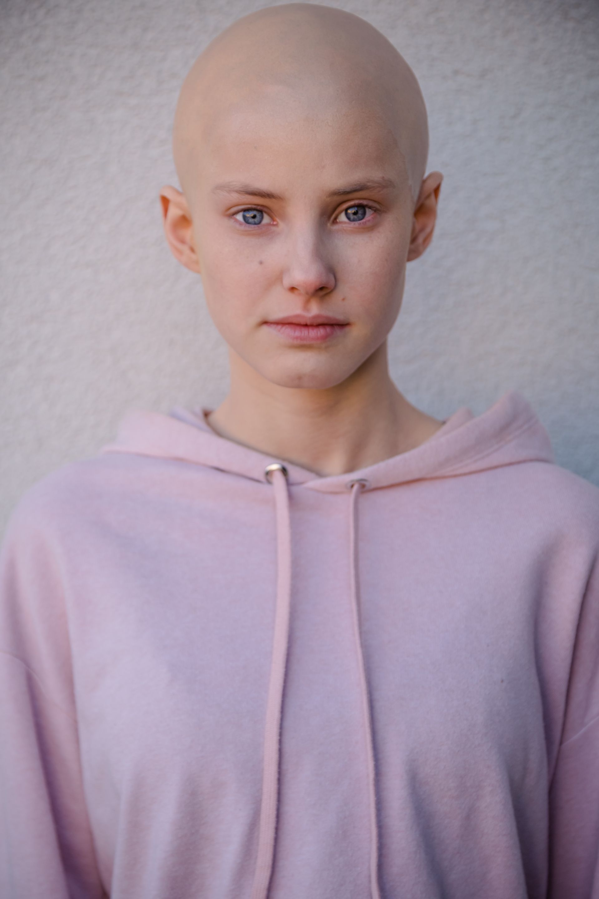Barbora sa nemusela ostrihať dohola. Zvyšok je dielom maskérov.