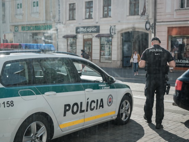 polícia, obchodná ulica