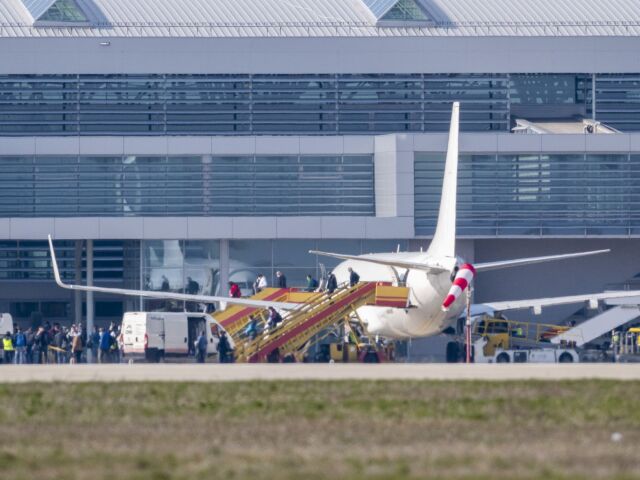 SR Bratislava letisko repatriačný prílet Štokholm Slováci B