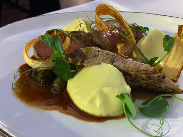 Teľací steak na pyré z paštrnáku a wasabi