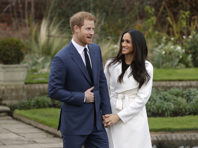 Záber z 27. novembra 2017: Princ Harry a jeho snúbenica Meghan Markle na stretnutí s médiami pri ohlásení ich zásnub. 