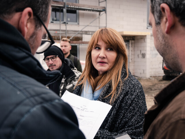 hniezdo, seriál hniezdo, andrea karnasová,