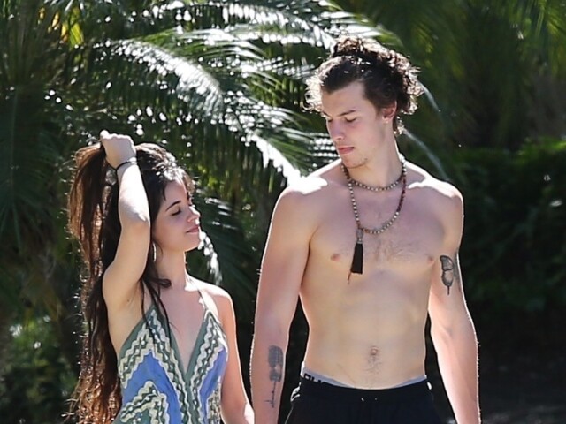 Speváčka Camila Cabello a jej partner Shawn Mendes na prechádzke ulicami Miami. 