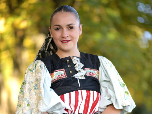 žena, kroj, folklór