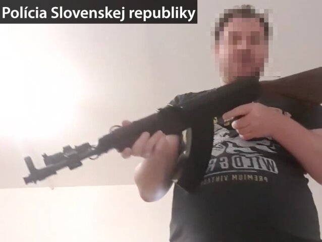 Muž / vyhrážanie / zadržanie / NAKA /