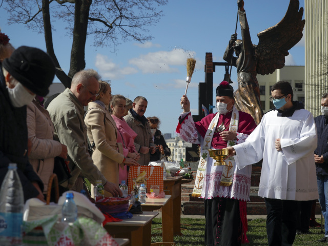 Bielorusko Veľká Noc Jedlo Požehnanie kňaz