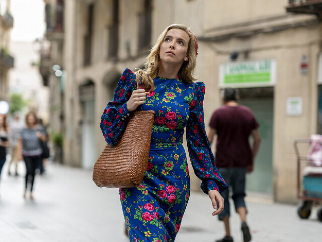 Herečka Jodie Comer ako Villanelle v seriáli Na muške.