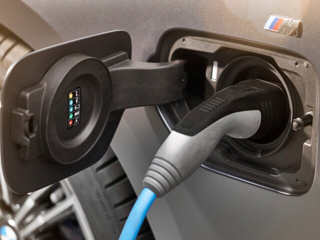 BMW 330e Sedan - 2019
