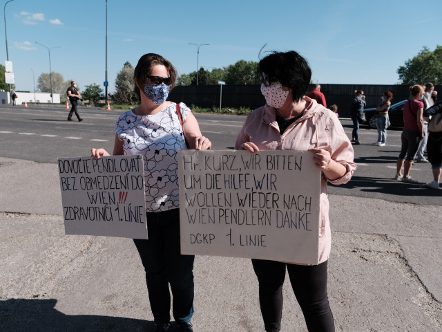 opatrovateľky, protest, hraničný priechod Petržalka - Berg