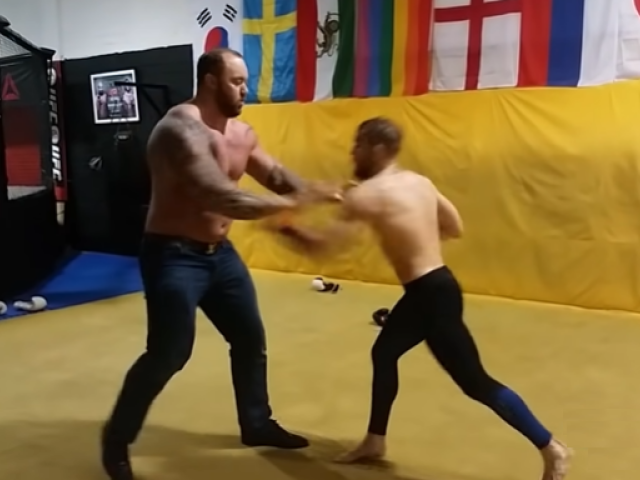 Hafthor Björnsson, Conor McGregor