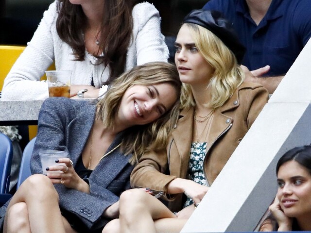 Modelka a herečka Cara Delevingne (vpravo) a herečka Ashley Benson na archívnom zábere zo septembra 2019. 