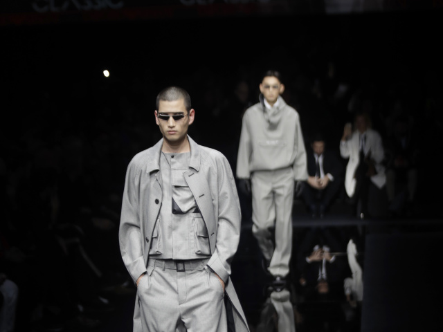 Záber z prehliadky Emporio Armani s kolekciou Jeseň/Zima 2020/21, ktorá sa konala v januári tohto roka v Miláne.